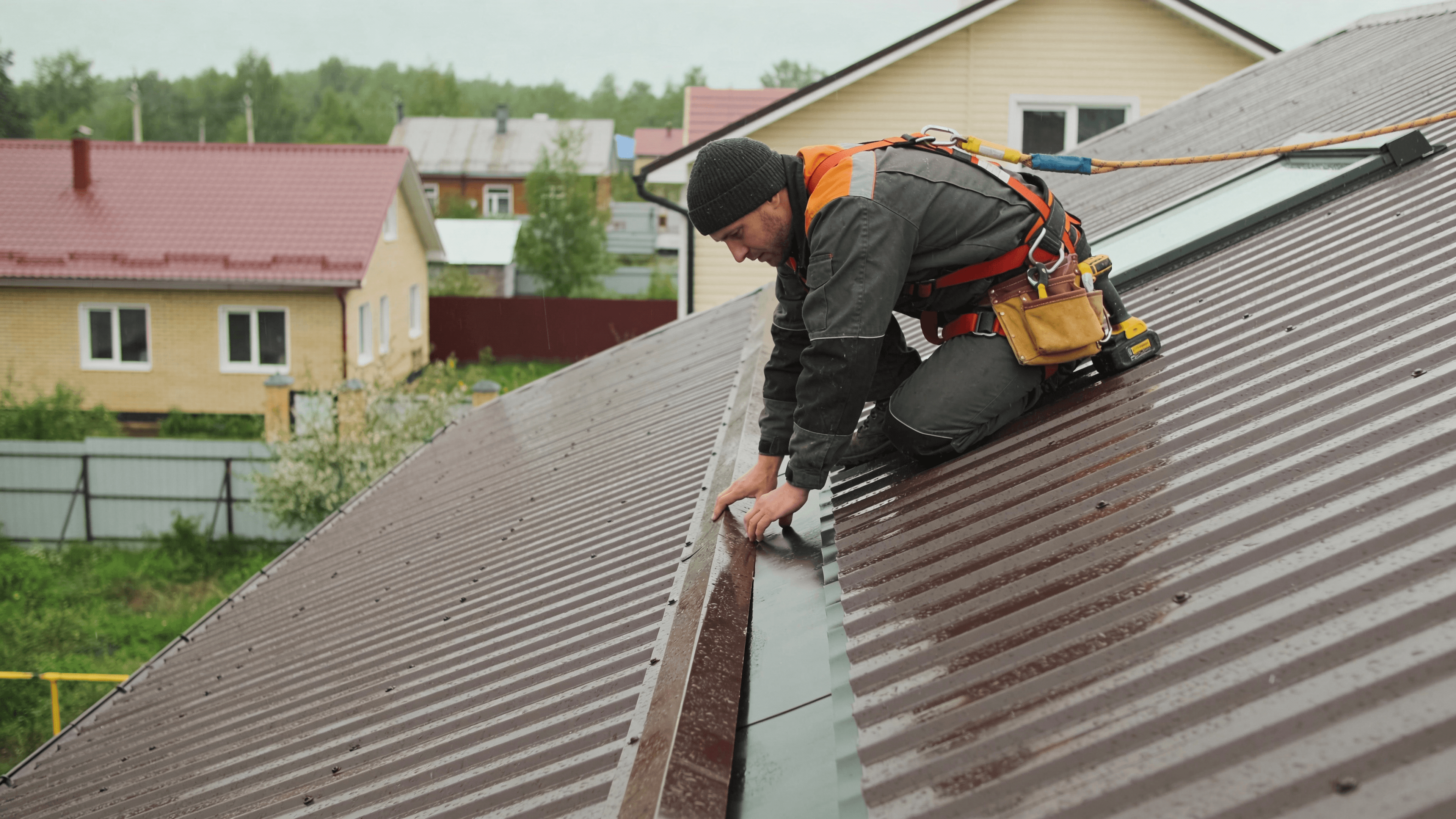 Кровельные работы в Борисоглебске: осмотр узлов крыши
